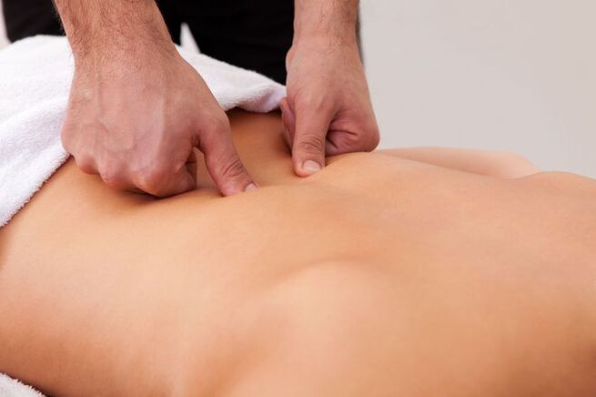 Θεραπευτικό μασάζ - μια μέθοδος εξάλειψης του πόνου στην πλάτη στην περιοχή των ωμοπλάτων